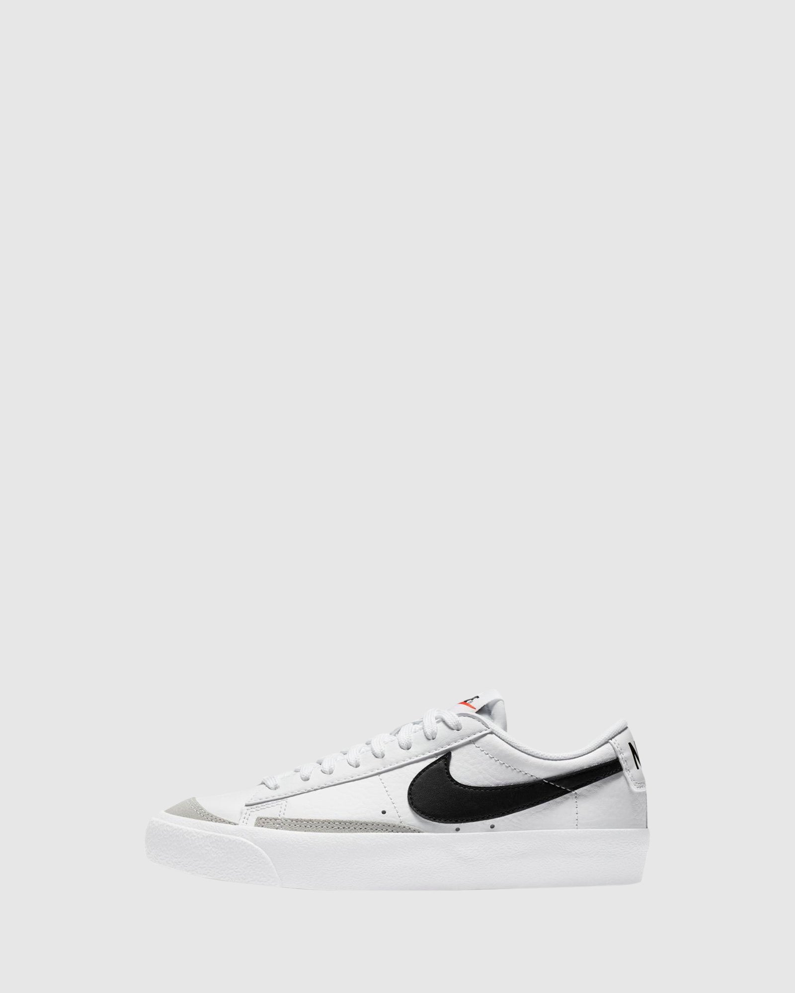 Blazer Low 77 Grade School White/Black