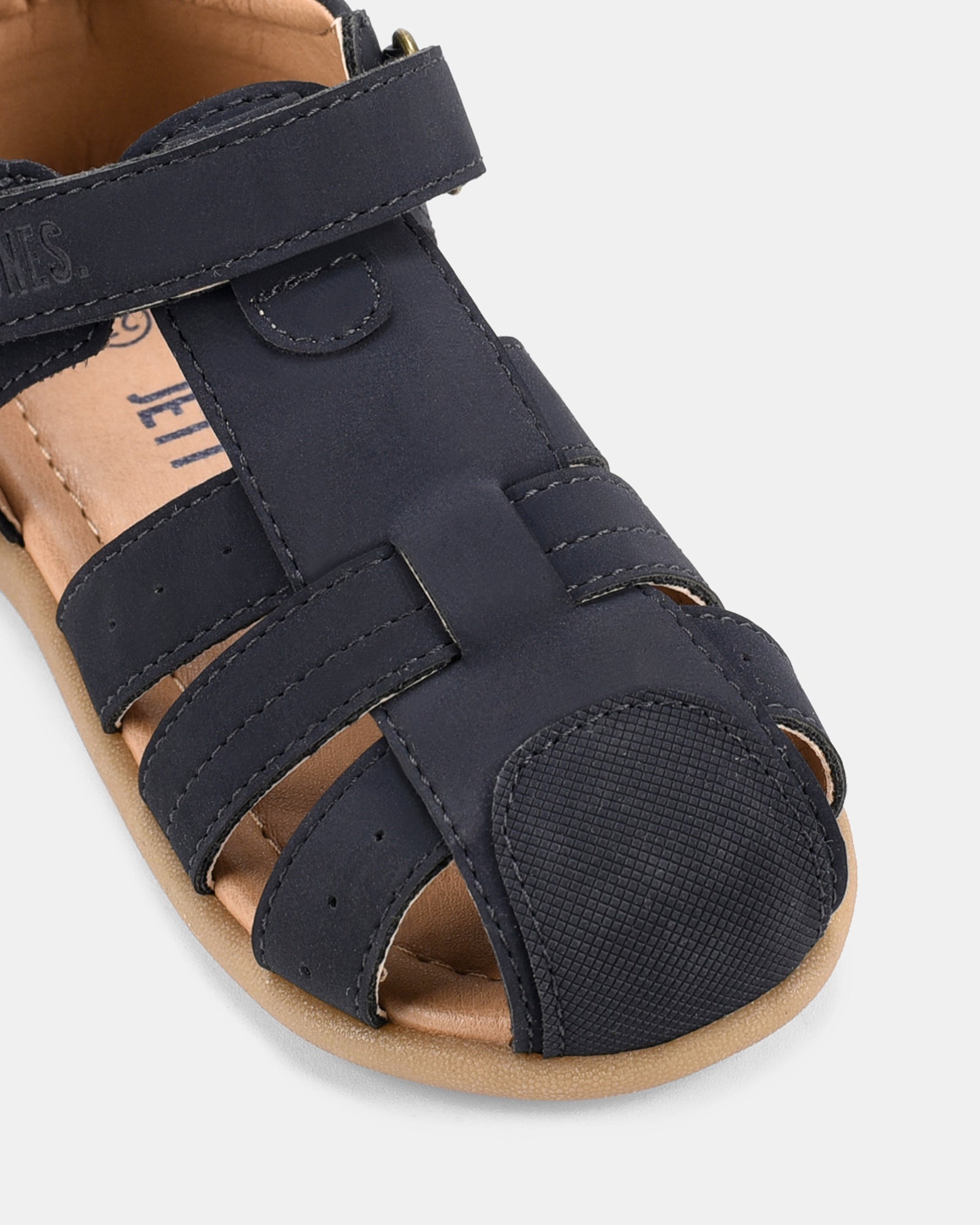 7-606079_1